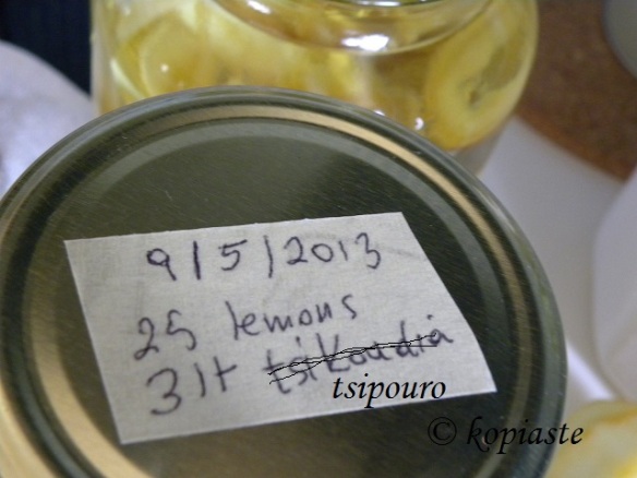 Labelling jar with lemon peels